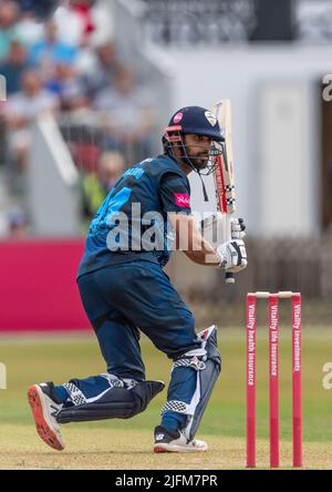 Shan Masood klatschte während eines T20 Blast-Matches zwischen Derbyshire Falcons und Durham um die Falcons Stockfoto