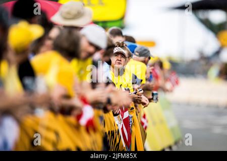 Sonderborg, Dänemark. 03.. Juli 2022. Ein Tour de France-Fan auf der Route der 3. Etappe der Tour de France 2022. (Foto: Gonzales Photo/Alamy Live News Stockfoto