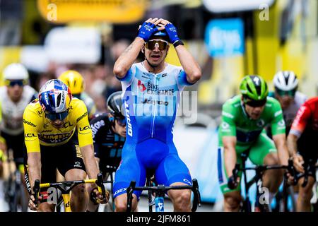 Sonderborg, Dänemark. 03.. Juli 2022. Dylan Groenewegen vom Team BikeExchange-Jayco überquert als Sieger der Etappe 3 der Tour de France 2022 die Ziellinie. (Foto: Gonzales Photo/Alamy Live News Stockfoto