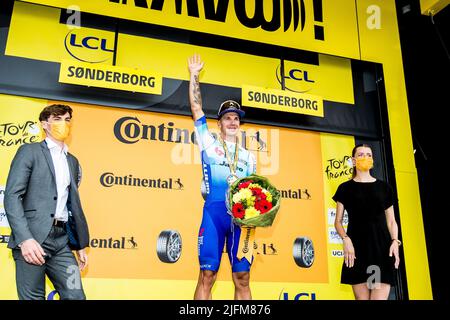 Sonderborg, Dänemark. 03.. Juli 2022. Dylan Groenewegen vom Team BikeExchange-Jayco wurde auf dem Podium als Sieger der Etappe 3 der Tour de France 2022 ausgezeichnet. (Foto: Gonzales Photo/Alamy Live News Stockfoto