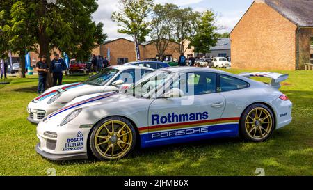 2009 Porsche 911 GT2 ‘GT09 TWO’ & Porsche 911 GT3 ‘GT59 GUY’ auf der Juni Scramble im Bicester Heritage Center am 19.. Juni 202 ausgestellt Stockfoto