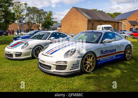 2009 Porsche 911 GT2 ‘GT09 TWO’ & Porsche 911 GT3 ‘GT59 GUY’ auf der Juni Scramble im Bicester Heritage Center am 19.. Juni 202 ausgestellt Stockfoto