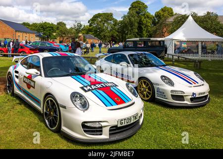 2009 Porsche 911 GT2 ‘GT09 TWO’ & Porsche 911 GT3 ‘GT59 GUY’ auf der Juni Scramble im Bicester Heritage Center am 19.. Juni 202 ausgestellt Stockfoto