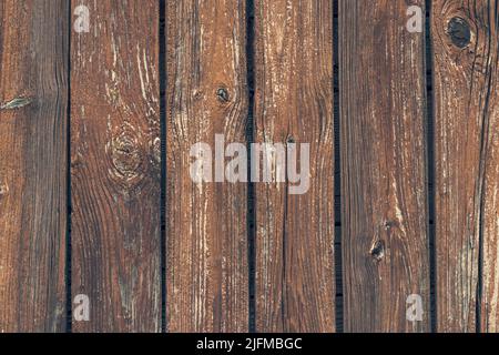 Alte Bretter sind geknackt. Holzplanken Hintergrund, Textur. Grobe Struktur. Vintage-Boden. Dunkelbrauner Holztisch, Hintergrund, Holzmuster. Leerer Raum. R Stockfoto