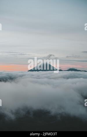Bromo Tengger Semeru National Park, Blick auf den Sonnenaufgang vom King Kong Hill Stockfoto