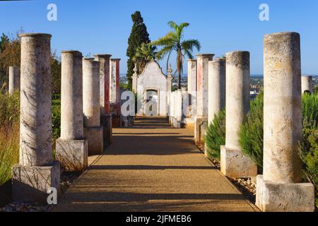 Kolonnade im Garten Patio, Estai Palast, Estai, Loule, Faro Bezirk, Algarve, Portugal Stockfoto