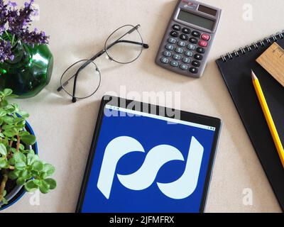 In dieser Fototafel wird das Logo der Shanghai Pudong Development Bank auf einem Tablet angezeigt. (Foto von Igor Golovniov / SOPA Images/Sipa USA) Stockfoto