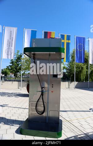 Wasserstoff-h2-Tankstelle in lindau, deutschland während eines nobelpreisträgertreffens. Jetzt brauchen wir nur noch mehr h2 Autos! - Stockfoto