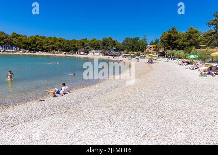 Ein Strand in Umag Stadt, Istra, Kroatien Stockfoto