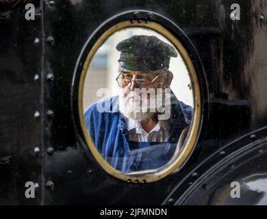 Die KWVR ist eine einzigartige 5 Meilen lange Zweigbahn im Herzen von West Yorkshire, die traditionelle Dampf- und Dieselzüge durch das atemberaubende Bront führt Stockfoto