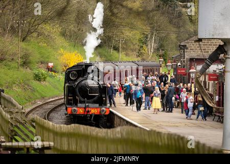 Die KWVR ist eine einzigartige 5 Meilen lange Zweigbahn im Herzen von West Yorkshire, die traditionelle Dampf- und Dieselzüge durch das atemberaubende Bront führt Stockfoto