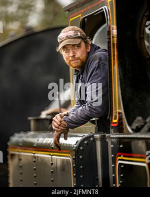 Die KWVR ist eine einzigartige 5 Meilen lange Zweigbahn im Herzen von West Yorkshire, die traditionelle Dampf- und Dieselzüge durch das atemberaubende Bront führt Stockfoto