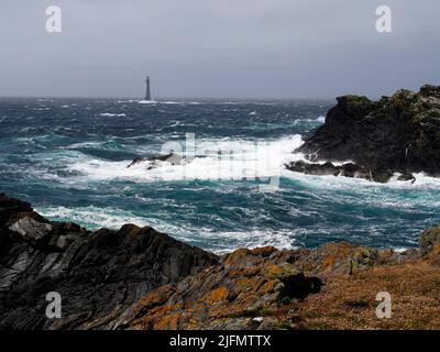 Leuchtturm mit Hühnerfelsen, südlich von Calf of man, Isle of man Stockfoto