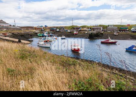 Ein Blick von Paddys Hole, Redcar, England, UK, zeigt die festfahrenden Boote Stockfoto