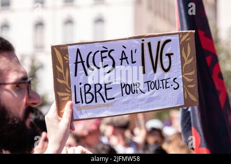 Frankreich, Lyon, 2022-07-02. Demonstration zur Unterstützung der Abtreibungsrechte in den Vereinigten Staaten. Stockfoto