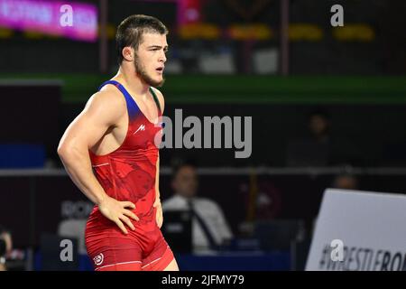 Dzhabrail GADZHIEV (AZE) vs Gheorghi CARA (MDA)beim Finale der Greco-Roman Freestyle 74kg U20 Europameisterschaften in PalaPellicone - Fijlkam, 3.. Juli 2022, Rom, Italien Stockfoto