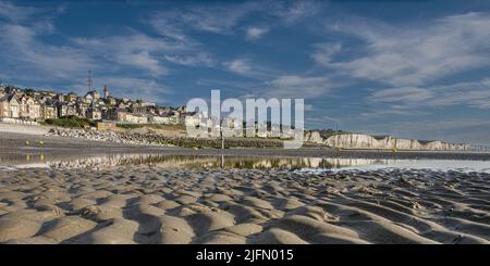 Ault Onival, Plage au coucher de Soleil. Stockfoto