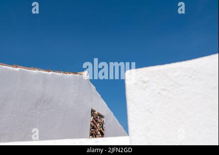 Kapelle Nossa Senhora da Rocha in Porches, Algarve auf Portugal. Stockfoto