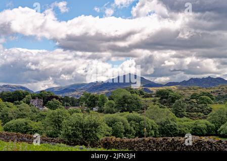 Die Landschaft in Eskdale mit harter fiel dominiert den Horizont an einem Sommertag, Lake District National Park Cumbria England Großbritannien Stockfoto