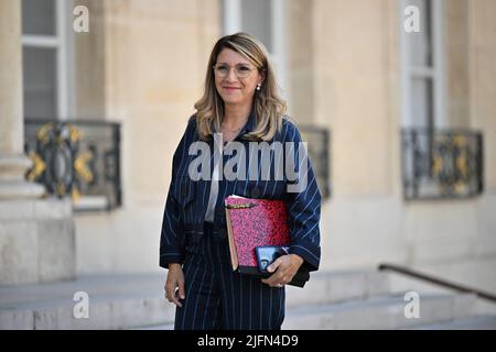 Die französische Staatssekretärin für Veteranen und Erinnerung Patricia Miralles bei einer Kabinettssitzung, die am 4. Juli 2022 nach einer Kabinettsumbildung im Elysée-Präsidentenpalast in Paris, Frankreich, stattfand. Foto von Eliot Blondt/ABACAPRESS.COM Stockfoto