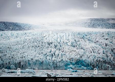 Die Vorderseite des Auslaufgletschers Fjallsjokull befindet sich im Vatnajokull National Park im Süden Islands Stockfoto