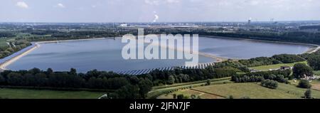 Diese Luftaufnahme zeigt einen Stausee von De Watergroep in Kluizen, Evergem, Montag, 04. Juli 2022. BELGA FOTO DIRK WAEM Stockfoto