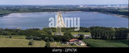 Diese Luftaufnahme zeigt einen Stausee von De Watergroep in Kluizen, Evergem, Montag, 04. Juli 2022. BELGA FOTO DIRK WAEM Stockfoto