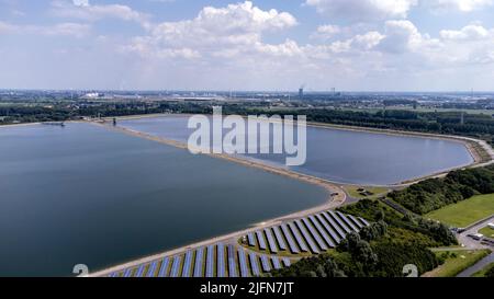 Diese Luftaufnahme zeigt einen Stausee von De Watergroep in Kluizen, Evergem, Montag, 04. Juli 2022. BELGA FOTO DIRK WAEM Stockfoto