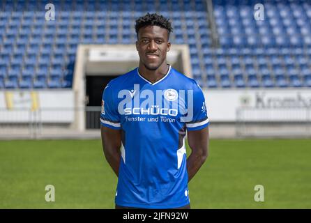 Bielefeld, Deutschland. 04.. Juli 2022. Fußball, 2. Bundesliga, Fotosession für die Saison 2022/23, Arminia Bielefeld, Bryan Lasme. Quelle: Friso Gentsch/dpa/Alamy Live News Stockfoto