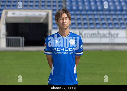 Bielefeld, Deutschland. 04.. Juli 2022. Fußball, 2. Bundesliga, Fotosession für die Saison 2022/23, Arminia Bielefeld, Masaya Okugawa. Quelle: Friso Gentsch/dpa/Alamy Live News Stockfoto