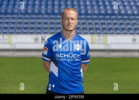 Bielefeld, Deutschland. 04.. Juli 2022. Fußball, 2. Bundesliga, Fotosession für die Saison 2022/23, Arminia Bielefeld, Sebastian Vasiliadis. Quelle: Friso Gentsch/dpa/Alamy Live News Stockfoto