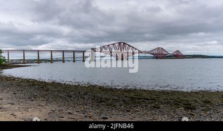 Blick auf die historische Freischwinger-Forth-Brücke über den Firth of Forth in Scoltand Stockfoto