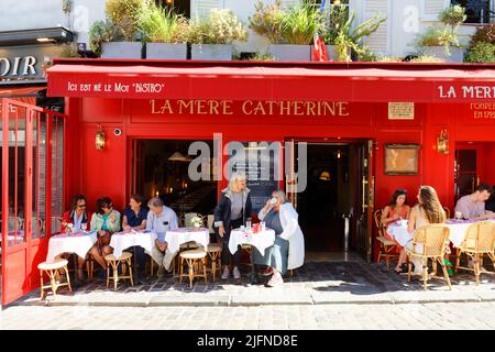 Die traditionellen französischen Restaurant La Mere Catherine in Montmartre im 18. Bezirk von Paris, Frankreich. Stockfoto