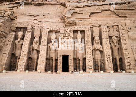 Der Tempel von Nefertari, Abu Simbel, Ägypten Stockfoto