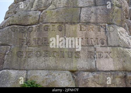 Inschrift auf der Basis der Kupferpferd-Statue George III (1831), von Richard Westmacott, Snow Hill, Windsor Great Park, UK. Stockfoto