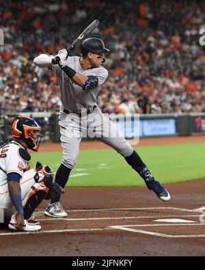 Der New York Yankees-Mittelfeldspieler Aaron Judge (99) spielt an der Spitze des ersten Innings des MLB-Spiels zwischen den New York Yankees und dem Houston ASTR Stockfoto