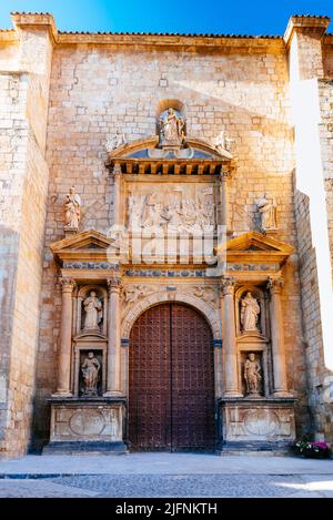 Die Basilika Santa María de los Sagrados Corporales ist ein romanischer Tempel. Sein Ursprung stammt aus dem 12.. Jahrhundert, dann im romanischen Stil, ein Stockfoto