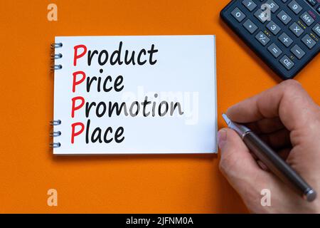 PPPP Produkt Preis Promotion Ort Symbol. Konzept Worte PPPP Produkt Preisförderung auf der Notiz auf schönen orangen Hintergrund. Business und P Stockfoto