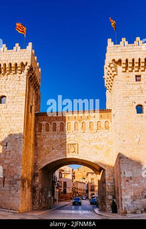 Die Puerta Baja, das untere Tor, ist eines der Tore, das Zugang zur Verteidigungsmauer der Mauer von Daroca gibt. Es wurde zum nationalen Monume erklärt Stockfoto