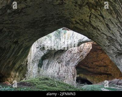 Innenraum devetashka Höhle in der Nähe von Lowetsch, Bulgarien Stockfoto