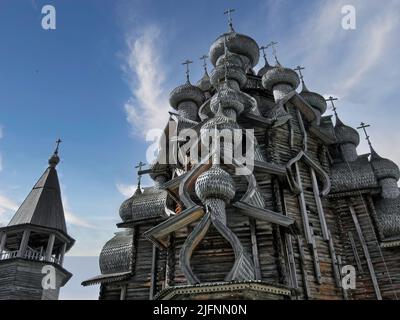 Kiži ist eine Insel in Karelien Russland, gekennzeichnet durch Holzkirchen und Häuser und ist eines der beliebtesten touristischen Destinationen in Russland Stockfoto