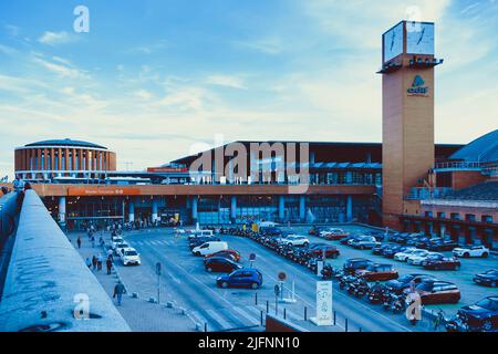 Atocha Bahnhof. Madrid Atocha, Estación de Madrid Atocha, auch Madrid Puerta de Atocha genannt, ist der größte Bahnhof in Madrid. Madrid, Stockfoto