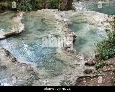 Krushuna Falls sind eine Reihe von Wasserfällen in Nordbulgarien in der Nähe des Dorfes Krushuna Stockfoto