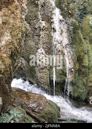 Krushuna Falls sind eine Reihe von Wasserfällen in Nordbulgarien in der Nähe des Dorfes Krushuna Stockfoto