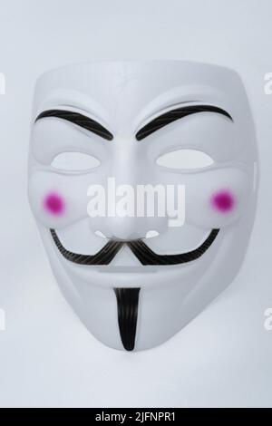 Verpackung der Maske. Eine bunte Vendetta Maske, anonymer Hacker Stockfoto