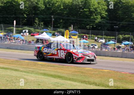 Elkhart Lake, Wisconsin - 3. Juli 2022: Kwik Trip 250 präsentiert von JOCKEY Made in America. Joe Gibbs Racing, Kyle Busch fährt in allen drei NAScar Nati Stockfoto