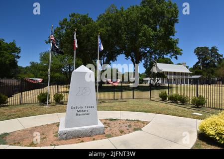 DeSoto, Texas, USA. 4. Juli 2022. Das Kriegsdenkmal befindet sich am Standort der historischen Nance Farm. Offen für die Öffentlichkeit, in einem Wohngebiet gelegen Stockfoto