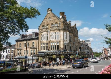 Bettys Cafe Tea Rooms in der Parliament Street in Harrogate, North Yorkshire, Großbritannien. Stockfoto