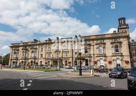 Das Crown Hotel ist ein 3-Sterne-Hotel in Crown Place, Harrogate, North Yorkshire, Großbritannien. Stockfoto