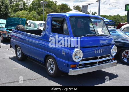 Ein 1966 A100 Dodge Pickup Truck, der auf einer Automshow ausgestellt ist. Stockfoto